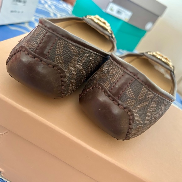 Michael Kors Brown Logo Leather-Trim Ballet Flats with Gold MK Emblem - Picture 5 of 6